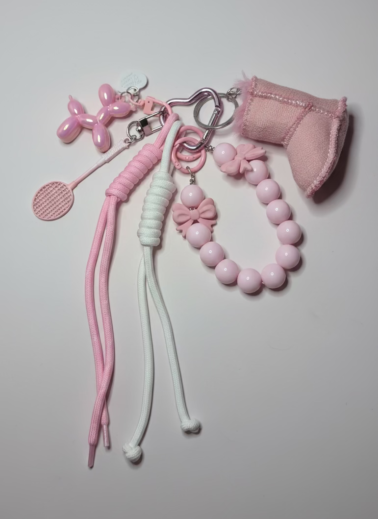 Handgemaakte Kawaii Sleutelhanger / Bag Charm met Fluffy Roze Laarsje