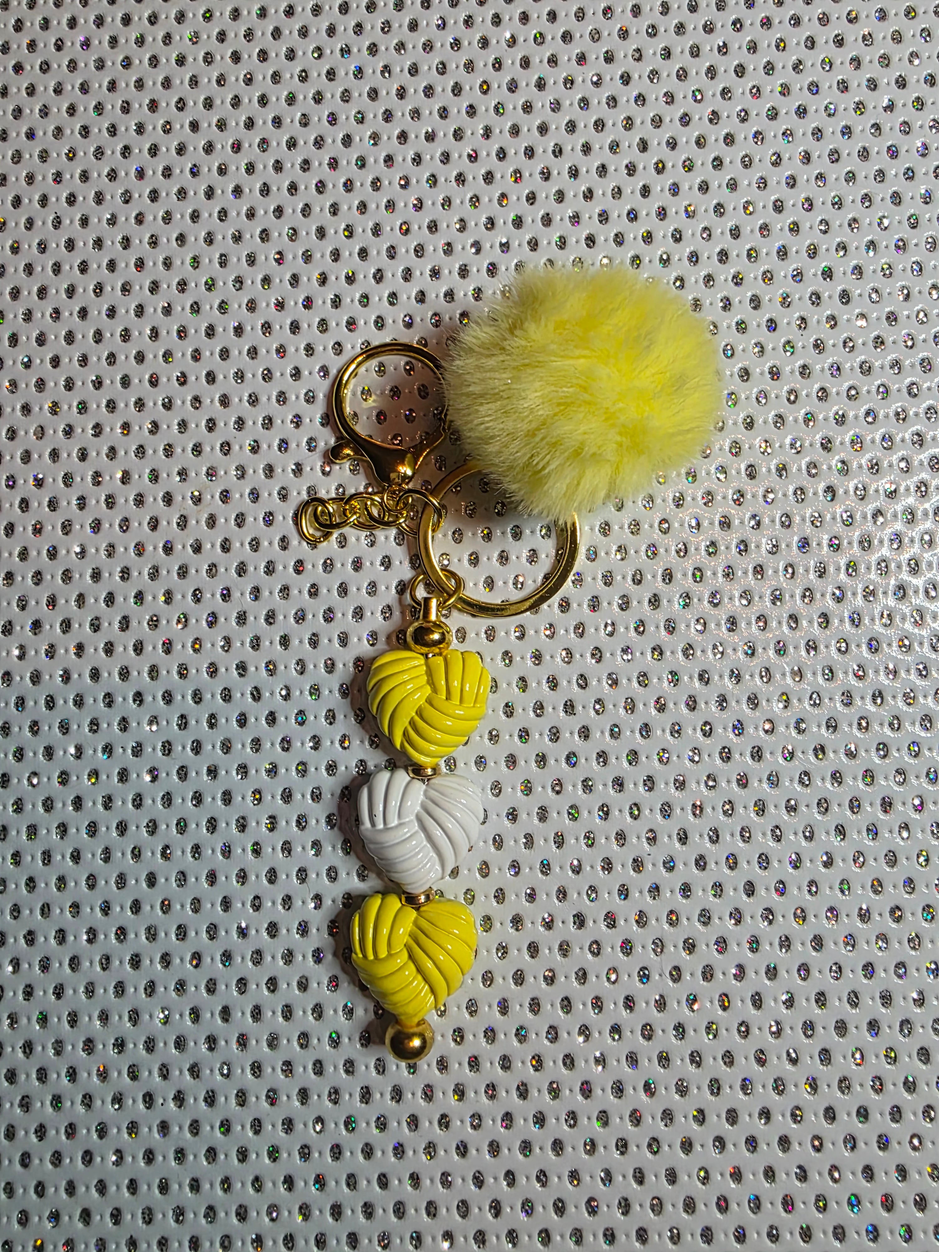Gele hartjes sleutelhanger met pompon