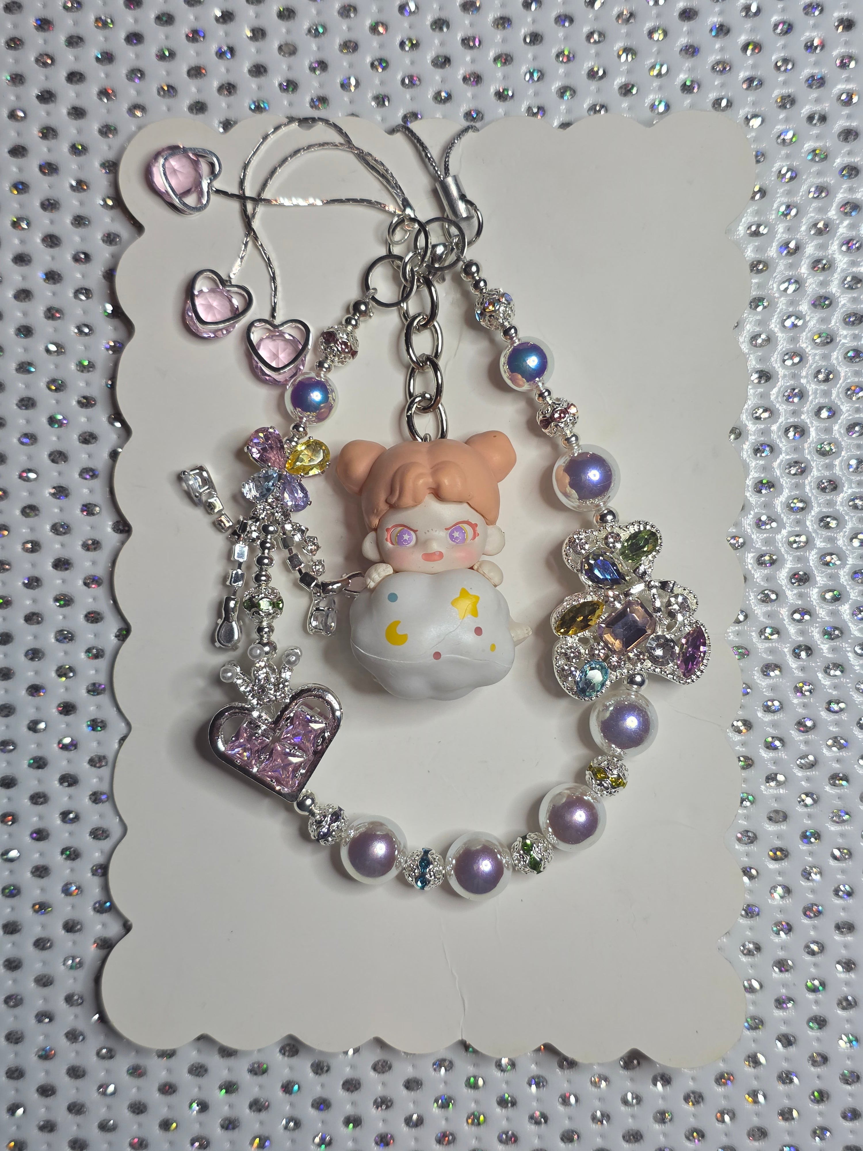 Handgemaakte Telefoonhanger met Schattig Popje – Kawaii Charm