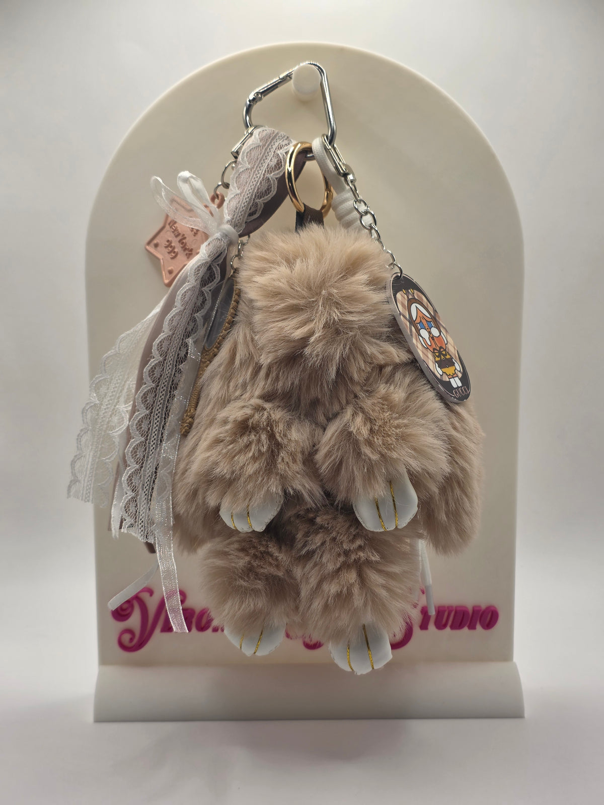 Bunny Bag Charm – Beige | Luxe Tassenhanger met Charms