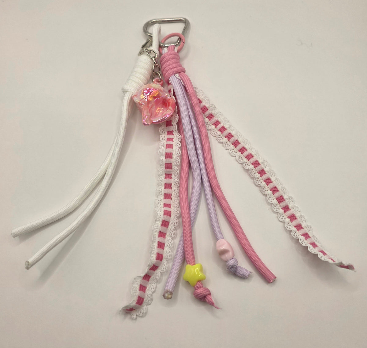 Kawaii Pink Mushroom Bunny Bag Charm – Roze Paddenstoel Tassenhanger met Lintjes & Charms